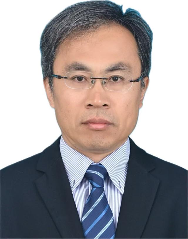 Portrait of Professor Wentong Geng from the official university profile