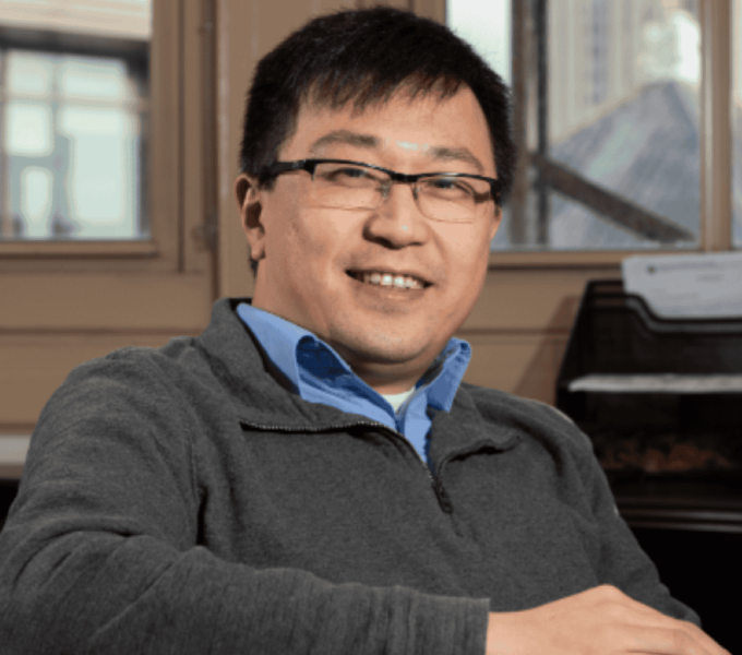 Portrait of Peng Liu from the official university profile