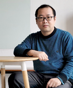 Portrait of Wenli Zou from the official university profile